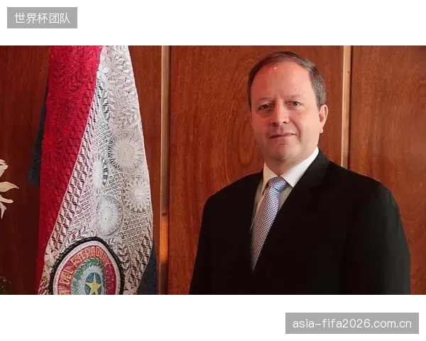 37岁的老将费尔南德斯在预选赛中表现神勇，其丰富的经验是巴拉圭防线能够信赖的最后一道屏障。